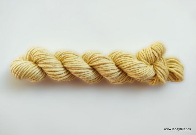 Lana con Tintes Naturales: 12 Cabos Mirobalano Amarillo