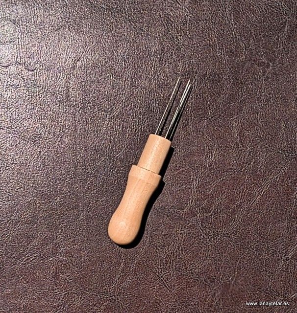 Punzón Afieltrar 3 Agujas Madera