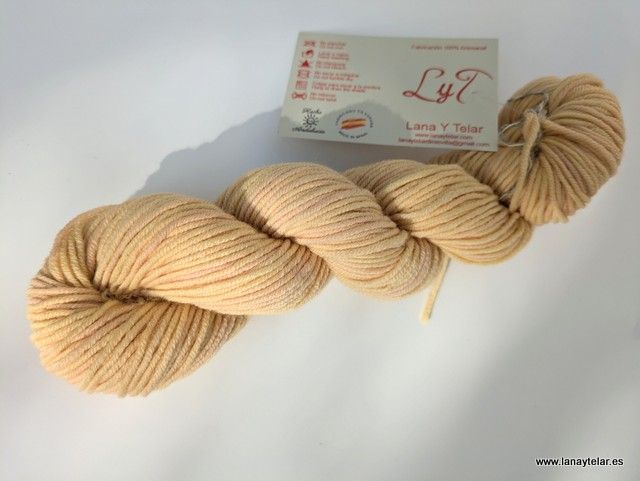 Lana Merino con Tintes Naturales: Premier Ruibarbo 2 - Imagen 2